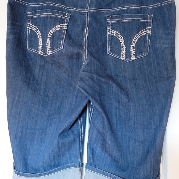 Plus Size Denim Capris - Size 24W - Picture 2 of 6
